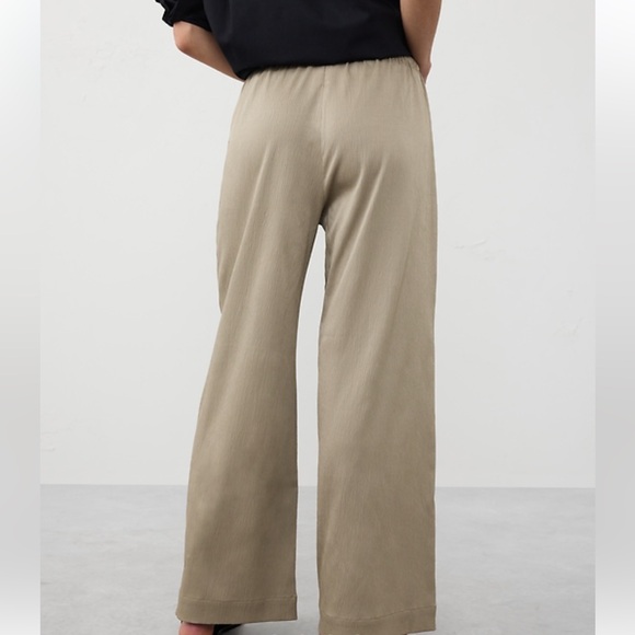 Banana Republic WIDE-LEG CRINKLED SATIN PULL-ON PANT Dark Oak colour - Picture 4 of 9
